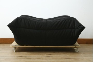 中古　2023年2月購入　Ligne roset(リーン・ロゼ)　ROSETTOGO(ロゼトーゴ)　ウルトラスエード(Lランク)パフ　洗練されたモダンデザインのオットマン　定価19万8千円　(R-085252)