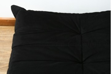 中古　2023年2月購入　Ligne roset(リーン・ロゼ)　ROSETTOGO(ロゼトーゴ)　ウルトラスエード(Lランク)パフ　洗練されたモダンデザインのオットマン　定価19万8千円　(R-085252)