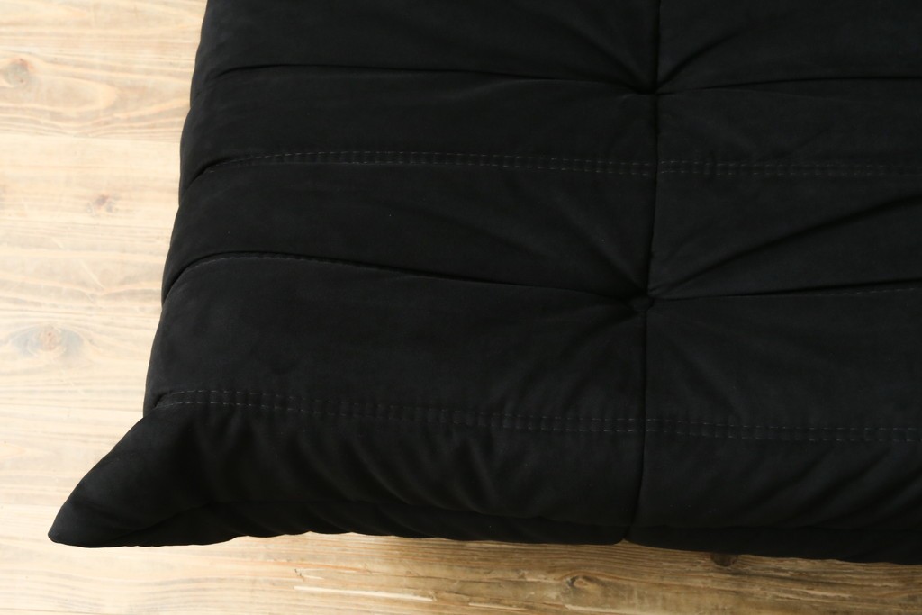 中古　2023年2月購入　Ligne roset(リーン・ロゼ)　ROSETTOGO(ロゼトーゴ)　ウルトラスエード(Lランク)パフ　洗練されたモダンデザインのオットマン　定価19万8千円　(R-085252)