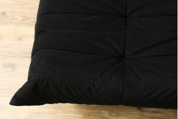 中古　2023年2月購入　Ligne roset(リーン・ロゼ)　ROSETTOGO(ロゼトーゴ)　ウルトラスエード(Lランク)パフ　洗練されたモダンデザインのオットマン　定価19万8千円　(R-085252)