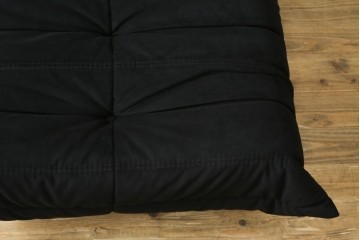 中古　2023年2月購入　Ligne roset(リーン・ロゼ)　ROSETTOGO(ロゼトーゴ)　ウルトラスエード(Lランク)パフ　洗練されたモダンデザインのオットマン　定価19万8千円　(R-085252)