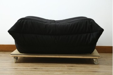 中古　2023年2月購入　Ligne roset(リーン・ロゼ)　ROSETTOGO(ロゼトーゴ)　ウルトラスエード(Lランク)パフ　洗練されたモダンデザインのオットマン　定価19万8千円　(R-085252)