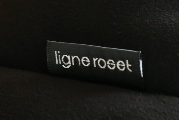 中古　2023年2月購入　Ligne roset(リーン・ロゼ)　ROSETTOGO(ロゼトーゴ)　ウルトラスエード(Lランク)パフ　洗練されたモダンデザインのオットマン　定価19万8千円　(R-085252)