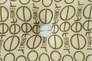 中古　2023年2月購入　Ligne roset(リーン・ロゼ)　ROSETTOGO(ロゼトーゴ)　ウルトラスエード(Lランク)パフ　洗練されたモダンデザインのオットマン　定価19万8千円　(R-085252)