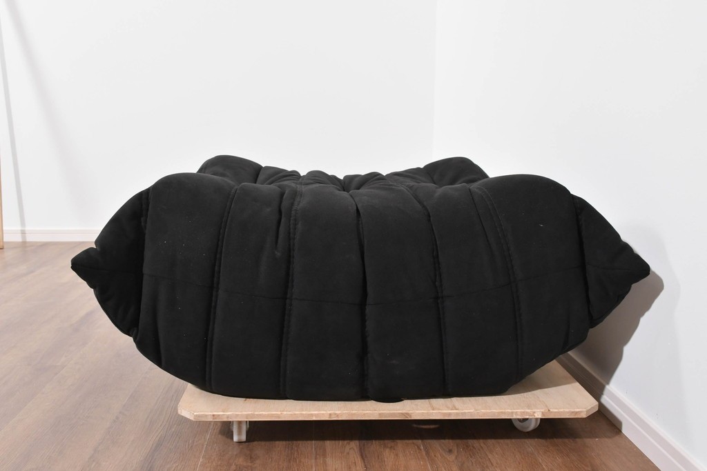 中古　2023年2月購入　Ligne roset(リーン・ロゼ)　ROSETTOGO(ロゼトーゴ)　ウルトラスエード(Lランク)パフ　洗練されたモダンデザインのオットマン　定価19万8千円　(R-085252)