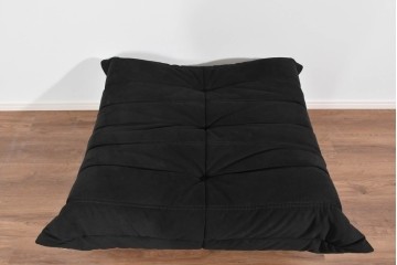 中古　2023年2月購入　Ligne roset(リーン・ロゼ)　ROSETTOGO(ロゼトーゴ)　ウルトラスエード(Lランク)パフ　洗練されたモダンデザインのオットマン　定価19万8千円　(R-085252)