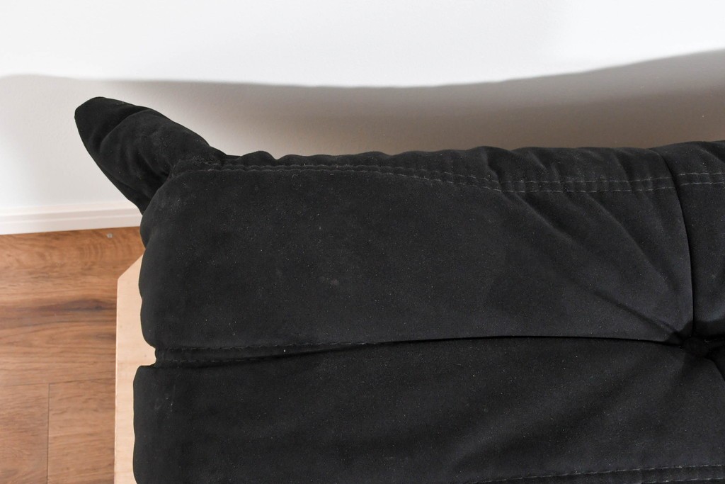 中古　2023年2月購入　Ligne roset(リーン・ロゼ)　ROSETTOGO(ロゼトーゴ)　ウルトラスエード(Lランク)パフ　洗練されたモダンデザインのオットマン　定価19万8千円　(R-085252)