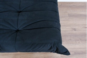 中古　2023年2月購入　Ligne roset(リーン・ロゼ)　ROSETTOGO(ロゼトーゴ)　ウルトラスエード(Lランク)パフ　洗練されたモダンデザインのオットマン　定価19万8千円　(R-085252)