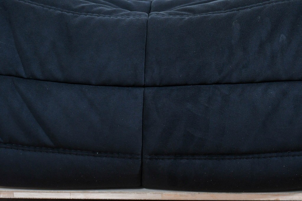 中古　2023年2月購入　Ligne roset(リーン・ロゼ)　ROSETTOGO(ロゼトーゴ)　ウルトラスエード(Lランク)パフ　洗練されたモダンデザインのオットマン　定価19万8千円　(R-085252)