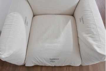 中古　arflex(アルフレックス)　MARENCO(マレンコ)　ふっくらとしたフォルムで座り心地も抜群な麻カバーの1人掛けソファ　(R-085253)