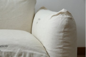 中古　arflex(アルフレックス)　MARENCO(マレンコ)　ふっくらとしたフォルムで座り心地も抜群な麻カバーの1人掛けソファ　(R-085253)