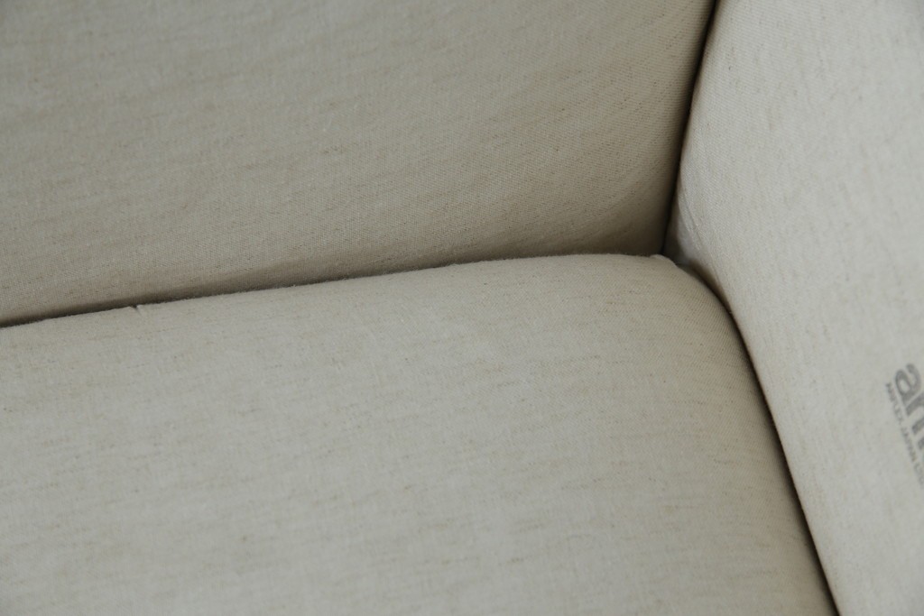 中古　arflex(アルフレックス)　MARENCO(マレンコ)　ふっくらとしたフォルムで座り心地も抜群な麻カバーの1人掛けソファ　(R-085253)