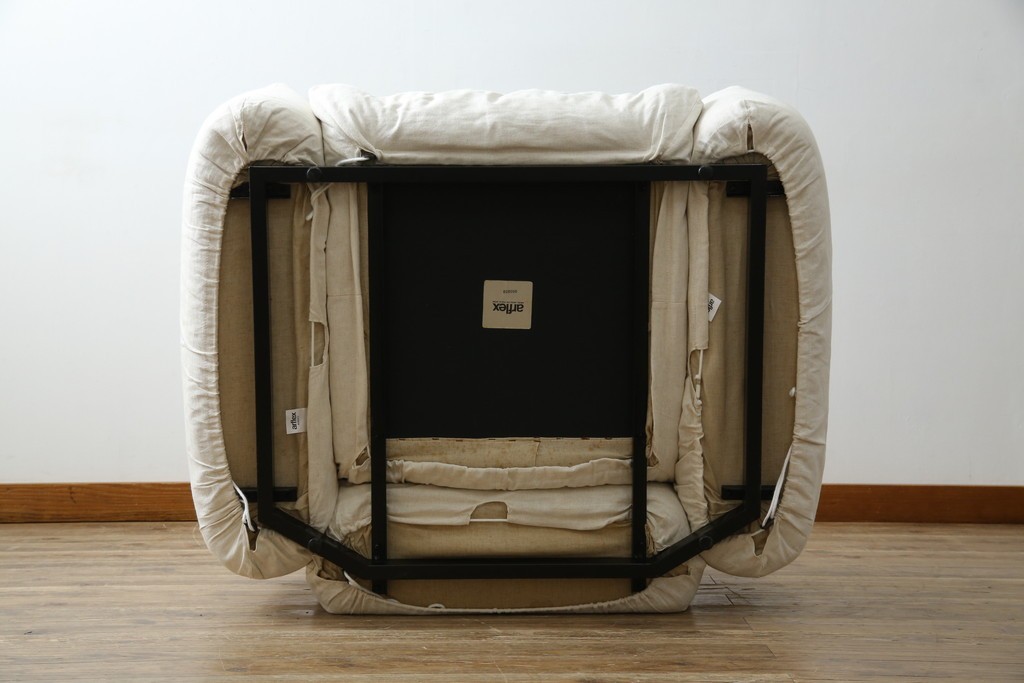 中古　arflex(アルフレックス)　MARENCO(マレンコ)　ふっくらとしたフォルムで座り心地も抜群な麻カバーの1人掛けソファ　(R-085253)