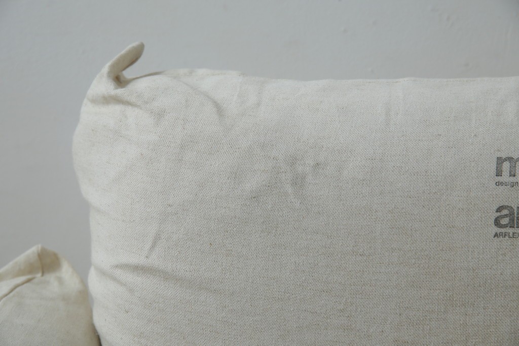 中古　arflex(アルフレックス)　MARENCO(マレンコ)　ふっくらとしたフォルムで座り心地も抜群な麻カバーの1人掛けソファ　(R-085253)