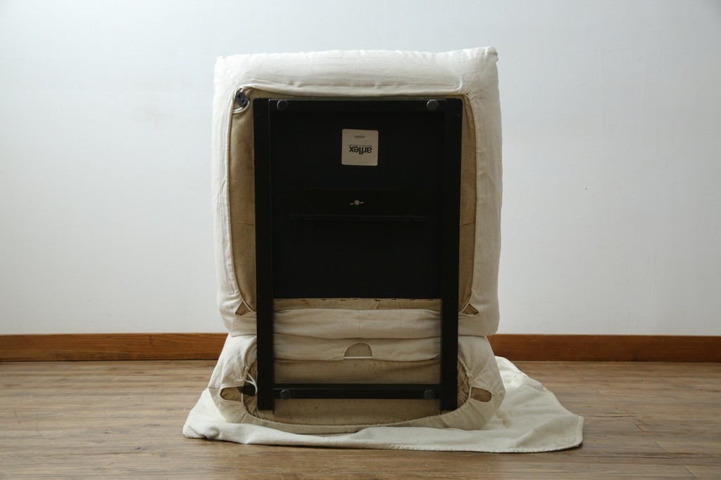 中古　arflex(アルフレックス)　MARENCO(マレンコ)　ふっくらとしたフォルムで座り心地も抜群な麻カバーの3人掛けソファ　定価約80万円　(R-085254)