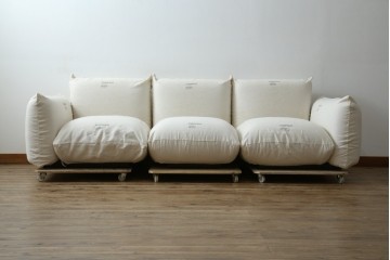 中古　arflex(アルフレックス)　MARENCO(マレンコ)　ふっくらとしたフォルムで座り心地も抜群な麻カバーの3人掛けソファ　定価約80万円　(R-085254)