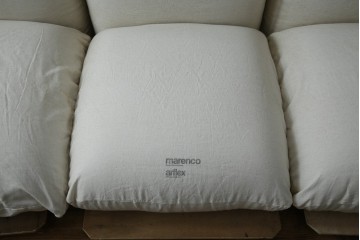 中古　arflex(アルフレックス)　MARENCO(マレンコ)　ふっくらとしたフォルムで座り心地も抜群な麻カバーの3人掛けソファ　定価約80万円　(R-085254)