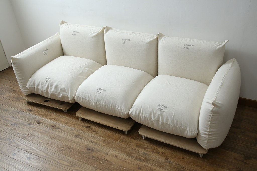中古　arflex(アルフレックス)　MARENCO(マレンコ)　ふっくらとしたフォルムで座り心地も抜群な麻カバーの3人掛けソファ　定価約80万円　(R-085254)