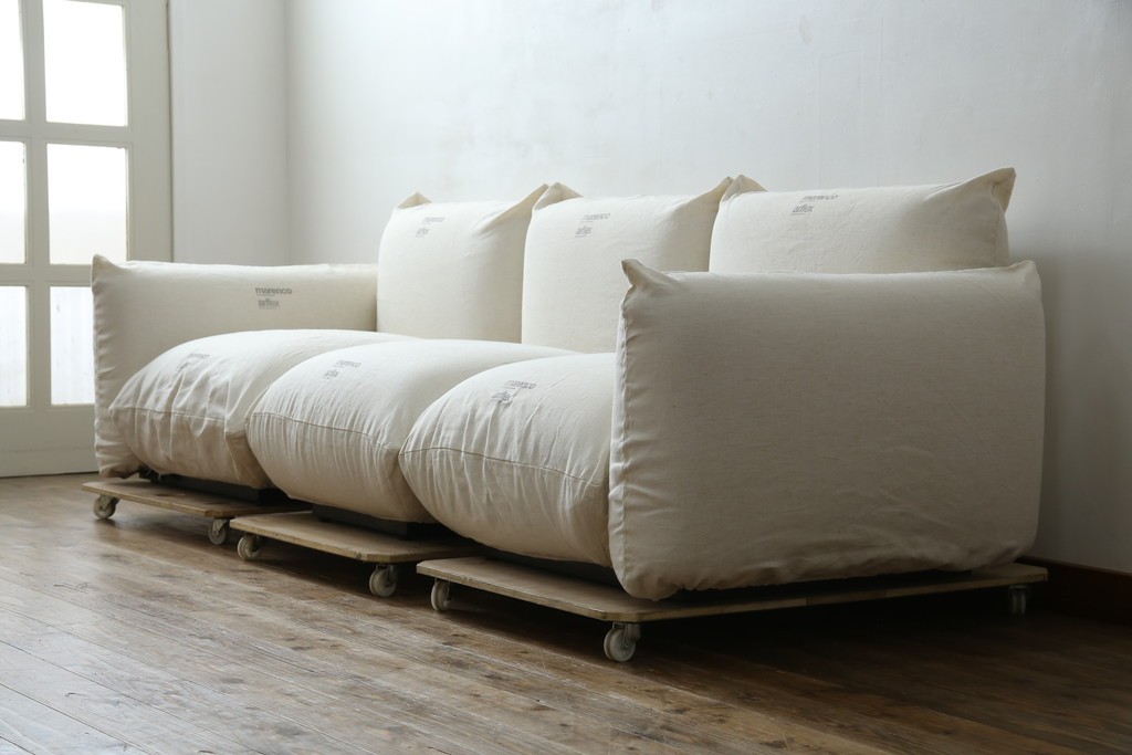 中古　arflex(アルフレックス)　MARENCO(マレンコ)　ふっくらとしたフォルムで座り心地も抜群な麻カバーの3人掛けソファ　定価約80万円　(R-085254)