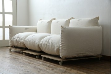 中古　arflex(アルフレックス)　MARENCO(マレンコ)　ふっくらとしたフォルムで座り心地も抜群な麻カバーの3人掛けソファ　定価約80万円　(R-085254)