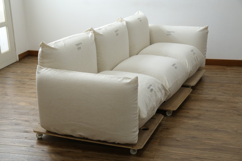 中古　arflex(アルフレックス)　MARENCO(マレンコ)　ふっくらとしたフォルムで座り心地も抜群な麻カバーの3人掛けソファ　定価約80万円　(R-085254)