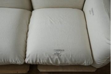 中古　arflex(アルフレックス)　MARENCO(マレンコ)　ふっくらとしたフォルムで座り心地も抜群な麻カバーの3人掛けソファ　定価約80万円　(R-085254)