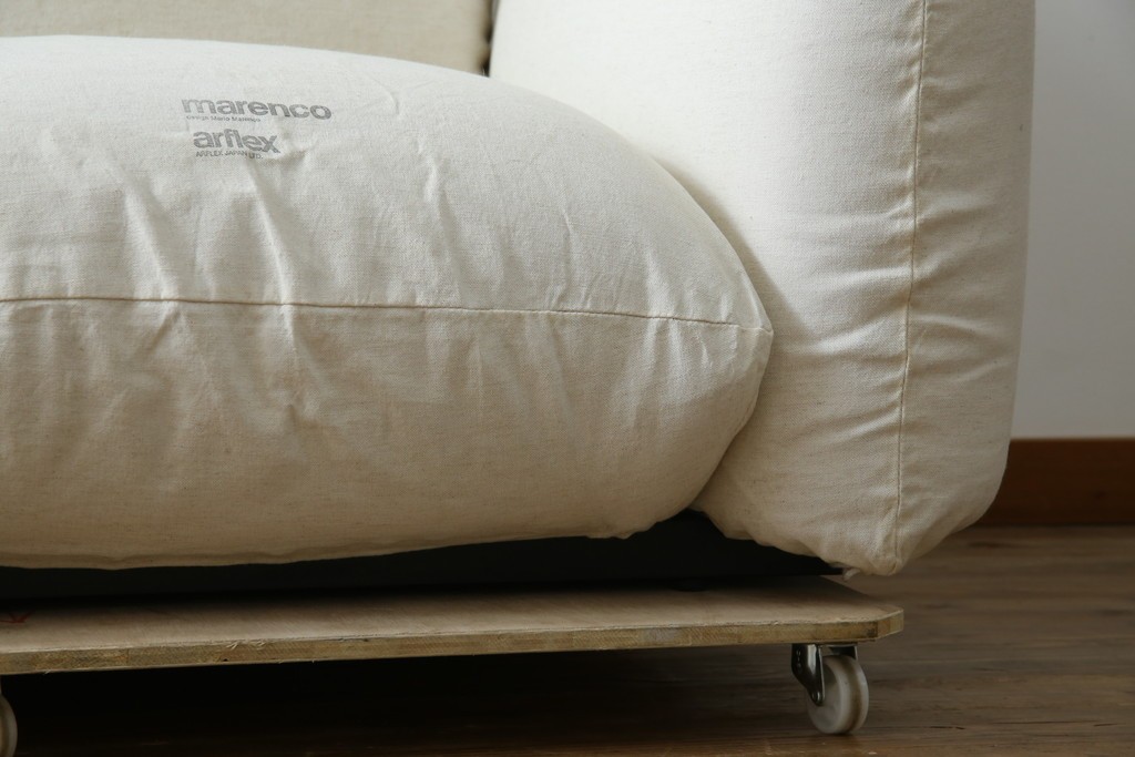 中古　arflex(アルフレックス)　MARENCO(マレンコ)　ふっくらとしたフォルムで座り心地も抜群な麻カバーの3人掛けソファ　定価約80万円　(R-085254)