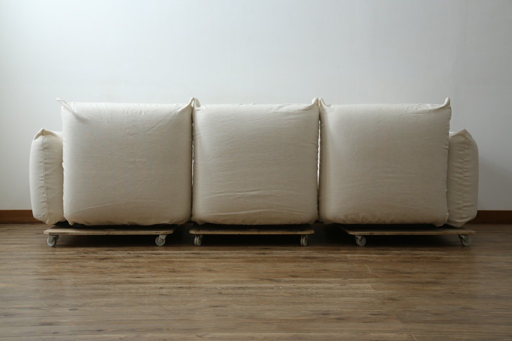 中古　arflex(アルフレックス)　MARENCO(マレンコ)　ふっくらとしたフォルムで座り心地も抜群な麻カバーの3人掛けソファ　定価約80万円　(R-085254)