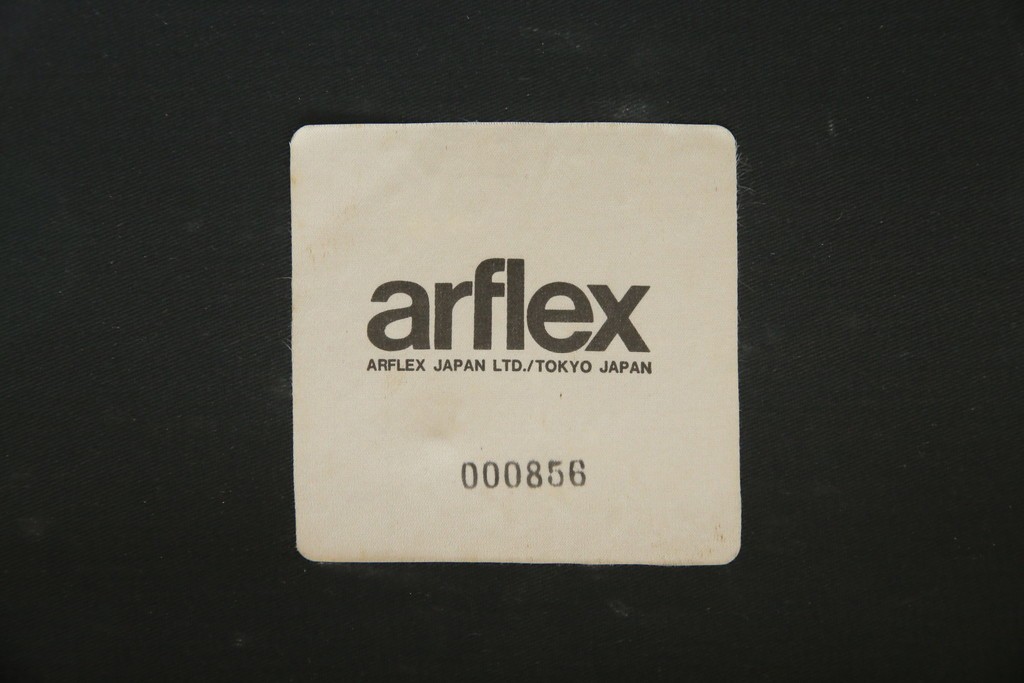 中古　arflex(アルフレックス)　MARENCO(マレンコ)　ふっくらとしたフォルムで座り心地も抜群な麻カバーの3人掛けソファ　定価約80万円　(R-085254)
