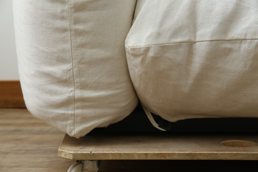 中古　arflex(アルフレックス)　MARENCO(マレンコ)　ふっくらとしたフォルムで座り心地も抜群な麻カバーの3人掛けソファ　定価約80万円　(R-085254)