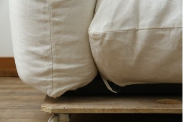 中古　arflex(アルフレックス)　MARENCO(マレンコ)　ふっくらとしたフォルムで座り心地も抜群な麻カバーの3人掛けソファ　定価約80万円　(R-085254)