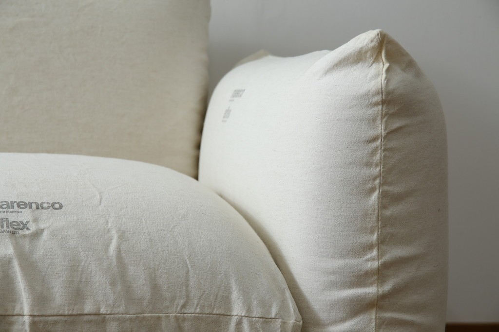 中古　arflex(アルフレックス)　MARENCO(マレンコ)　ふっくらとしたフォルムで座り心地も抜群な麻カバーの3人掛けソファ　定価約80万円　(R-085254)