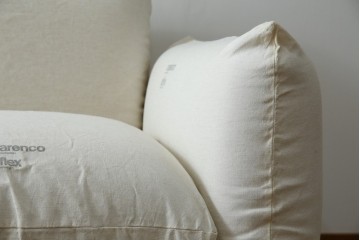 中古　arflex(アルフレックス)　MARENCO(マレンコ)　ふっくらとしたフォルムで座り心地も抜群な麻カバーの3人掛けソファ　定価約80万円　(R-085254)