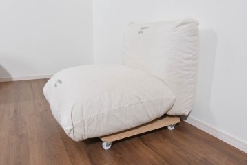 中古　arflex(アルフレックス)　MARENCO(マレンコ)　ふっくらとしたフォルムで座り心地も抜群な麻カバーの三人掛けソファ　定価約80万円相当　(R-085254)