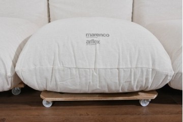 中古　arflex(アルフレックス)　MARENCO(マレンコ)　ふっくらとしたフォルムで座り心地も抜群な麻カバーの三人掛けソファ　定価約80万円相当　(R-085254)