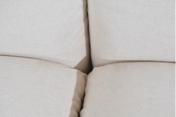 中古　arflex(アルフレックス)　MARENCO(マレンコ)　ふっくらとしたフォルムで座り心地も抜群な麻カバーの三人掛けソファ　定価約80万円相当　(R-085254)