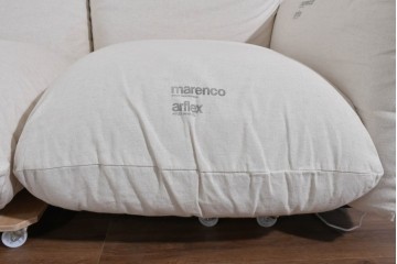 中古　arflex(アルフレックス)　MARENCO(マレンコ)　ふっくらとしたフォルムで座り心地も抜群な麻カバーの三人掛けソファ　定価約80万円相当　(R-085254)