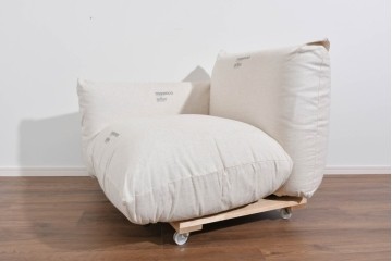 中古　arflex(アルフレックス)　MARENCO(マレンコ)　ふっくらとしたフォルムで座り心地も抜群な麻カバーの三人掛けソファ　定価約80万円相当　(R-085254)