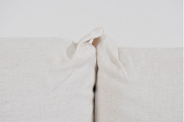 中古　arflex(アルフレックス)　MARENCO(マレンコ)　ふっくらとしたフォルムで座り心地も抜群な麻カバーの三人掛けソファ　定価約80万円相当　(R-085254)