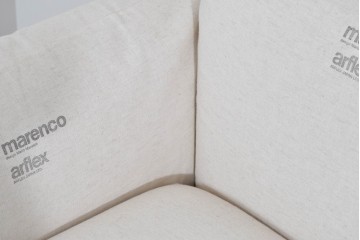 中古　arflex(アルフレックス)　MARENCO(マレンコ)　ふっくらとしたフォルムで座り心地も抜群な麻カバーの三人掛けソファ　定価約80万円相当　(R-085254)
