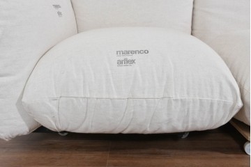 中古　arflex(アルフレックス)　MARENCO(マレンコ)　ふっくらとしたフォルムで座り心地も抜群な麻カバーの三人掛けソファ　定価約80万円相当　(R-085254)