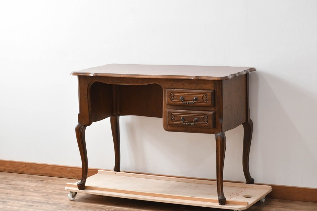 ベルギーヴィンテージ　オーク材　曲線的なフォルムがかわいらしい猫脚の片袖デスク　(R-085255)