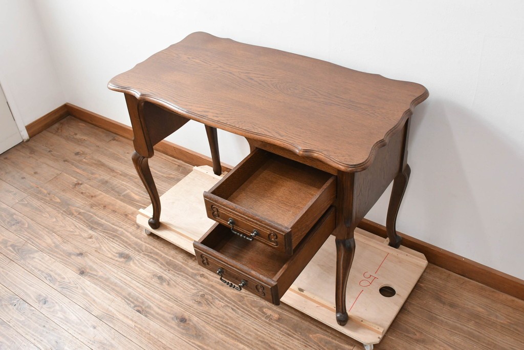 ベルギーヴィンテージ　オーク材　曲線的なフォルムがかわいらしい猫脚の片袖デスク　(R-085255)