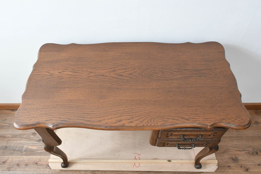 ベルギーヴィンテージ　オーク材　曲線的なフォルムがかわいらしい猫脚の片袖デスク　(R-085255)