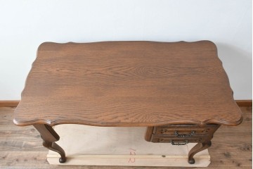 ベルギーヴィンテージ　オーク材　曲線的なフォルムがかわいらしい猫脚の片袖デスク　(R-085255)