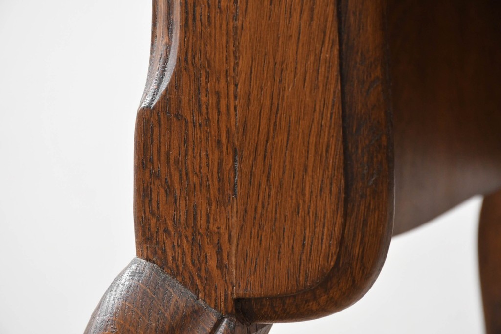 ベルギーヴィンテージ　オーク材　曲線的なフォルムがかわいらしい猫脚の片袖デスク　(R-085255)