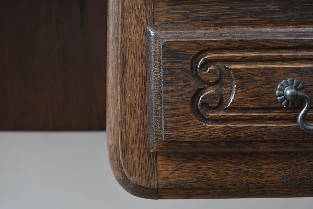 ベルギーヴィンテージ　オーク材　曲線的なフォルムがかわいらしい猫脚の片袖デスク　(R-085255)