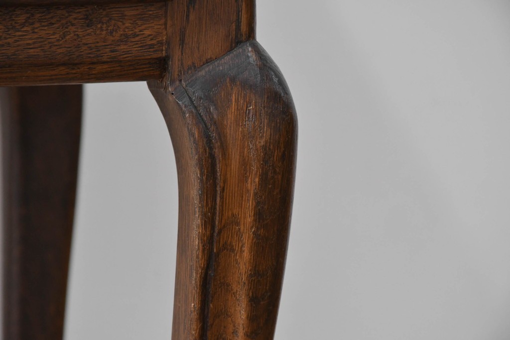 ベルギーヴィンテージ　オーク材　曲線的なフォルムがかわいらしい猫脚の片袖デスク　(R-085255)