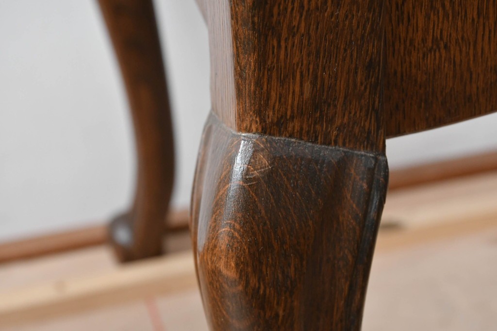 ベルギーヴィンテージ　オーク材　曲線的なフォルムがかわいらしい猫脚の片袖デスク　(R-085255)