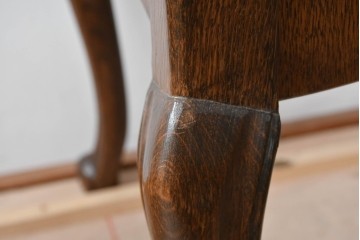 ベルギーヴィンテージ　オーク材　曲線的なフォルムがかわいらしい猫脚の片袖デスク　(R-085255)